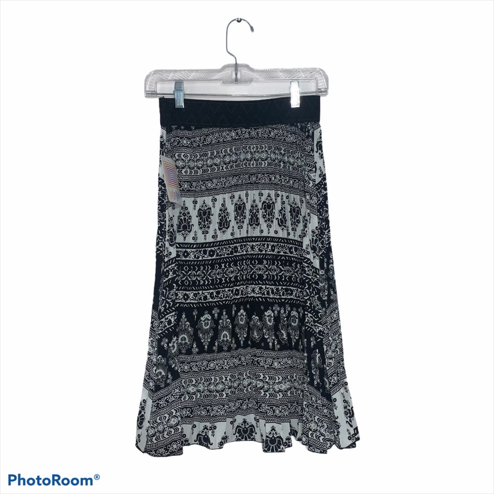LuLaRoe XS NWT Jill skirt blk/wht 100%polyester